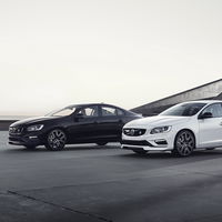 Los Volvo S60 y V60 Polestar 2018 reciben un baño de fibra de carbono