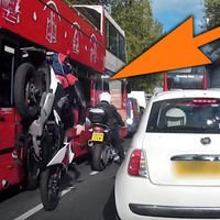 Así es la frenada de emergencia en moto: todo lo que debes saber y practicar para mantenerte a salvo  
