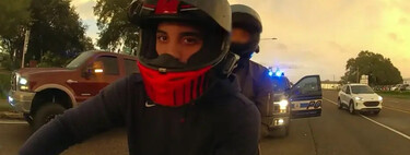 Le pilla la policía haciendo carreras con una BMW S 1000 RR, y él también era policía: "Solo quería impresionar a la chica"