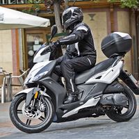 Si no estás empadronado en Madrid, mejor ni te acerques. La nueva ZBE promete multas para las motos sin etiqueta, aunque hay excepciones