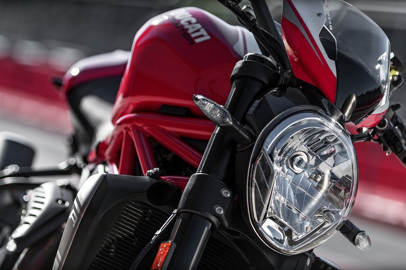 La Ducati Monster cumple 25 años: repasamos toda su historia en las bodas de plata del monstruo