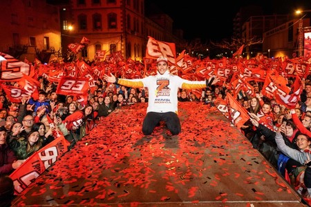 Marc Márquez, la celebración de su séptimo título en Cervera y la separación entre deporte y política