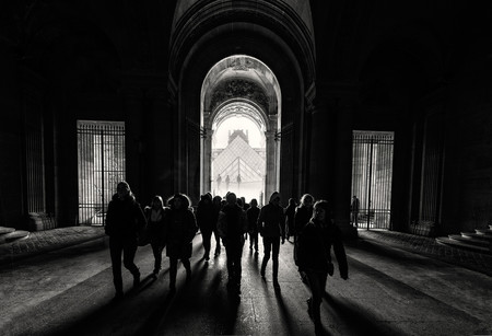 ‘12 horas en el Louvre’, una serie de la multipremiada Katy Gómez Catalina sobre el famoso museo parisino