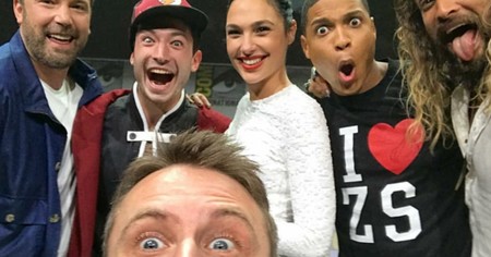 ¿Buscas móvil para hacerte selfies como los de la Liga de la Justicia? Llega nuestro Cazando Gangas