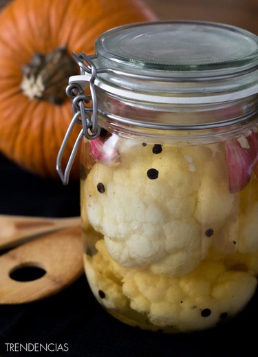 Cerebros en salmuera, la receta perfecta para decorar tu mesa de Halloween