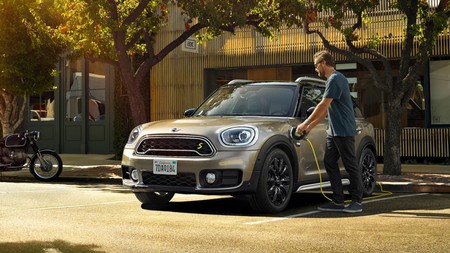 Seis aspectos sobre los coches híbridos a tener en cuenta si queremos comprar un coche más sostenible