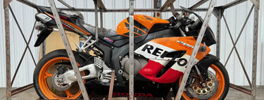 A febre pelas motos dos anos 2000 tá saindo do controle;  essa Honda CBR de 20 anos vale mais do que uma zero quilômetro 