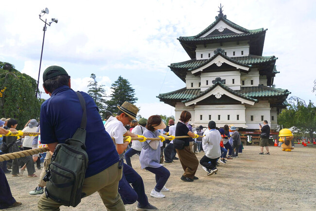 Japon Necesitaba Mover Un Castillo De 360 Toneladas Y Decidio No Desmontarlo 1 800 Personas Han Tirado De El Con Cuerdas Y Rodillos