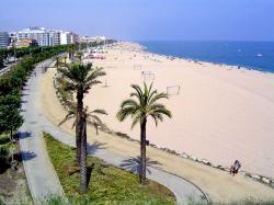 El turismo en España sigue aumentando, aunque menos