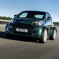 Aston Martin Cygnet V8, el auto más pequeño de la marca se comió un Vantage
