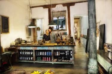 Organic Café y Antic Market Il tavolo verde, alma vintage y eco-friendly