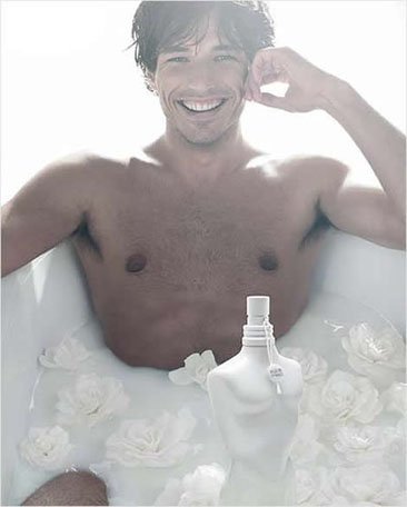 ¡Atención chicas! Andrés Velencoso vuelve a estar en el mercado