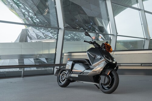 Primeras impresiones del BMW CE-04: un scooter eléctrico de estilo rompedor con hasta 130 km de autonomía, por 12.050 euros