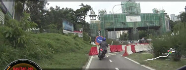 Algunos países están empezando a hacer carriles exclusivos para motos, y parecen circuitos de MotoGP 