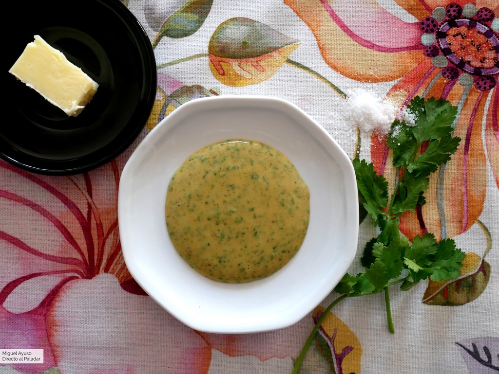 Vinagreta de mantequilla negra: la salsa de tres ingredientes que cambiará tu vida (y la de tus verduras y ensaladas)