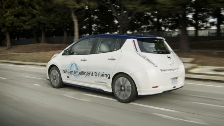 Reino Unido autorizará a los fabricantes a probar coches autónomos en sus autovías a partir de 2017