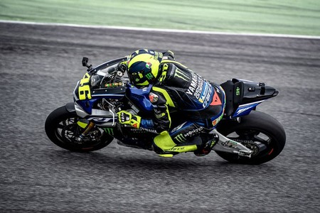 ¡Valentino Rossi vuelve a la moto! El 46 de MotoGP ha estado rodando en Misano con una Yamaha YZF-R1M