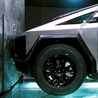 Sabemos que la Tesla Cybertruck es un riesgo para peatones y otros vehículos, pero no cómo protege a sus ocupantes: no hay planes de hacerle un crash test