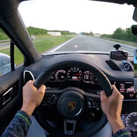 Alucina con este Porsche Cayenne Turbo potenciado a 962 CV volando a 330 km/h por la Autobahn