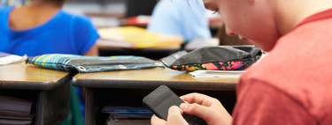 Colegios e institutos asturianos prohibirán a los alumnos grabar con móviles a otros compañeros, como medida contra el ciberacoso
