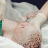 Una mujer da a luz en Reino Unido a un bebé de 6 kilos y 775 gramos, el tercer bebé nacido con más peso en el país