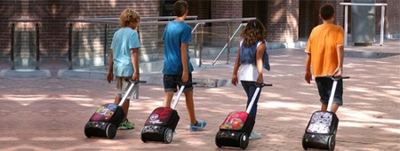 La mochila roller de Nikidom es un trolley ergonómico con ruedas enormes para que los peques lo lleven al colegio