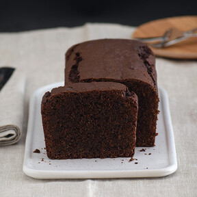 Bizcocho de chocolate esponjoso y húmedo: receta fácil de postre casero en 30 minutos