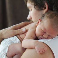 Permiso de paternidad: a partir del 1 de abril, los papás tienen ocho semanas de baja