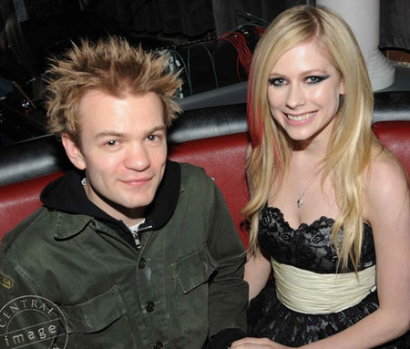 Avril Lavigne se separa de su marido