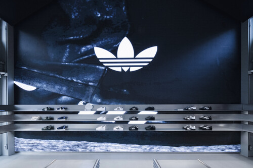 Adidas tiene novedades en su outlet con rebajas de casi el 50% de descuento: chaquetas, zapatillas y más  