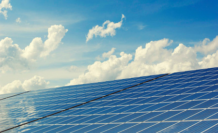 Repsol comienza a construir una enorme planta de energía solar en Badajoz que estará operativa en 2021