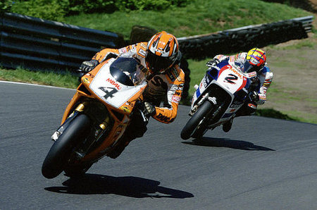neil-hodgson-contra-chris-walker-durante-el-bsbk-2000.jpg