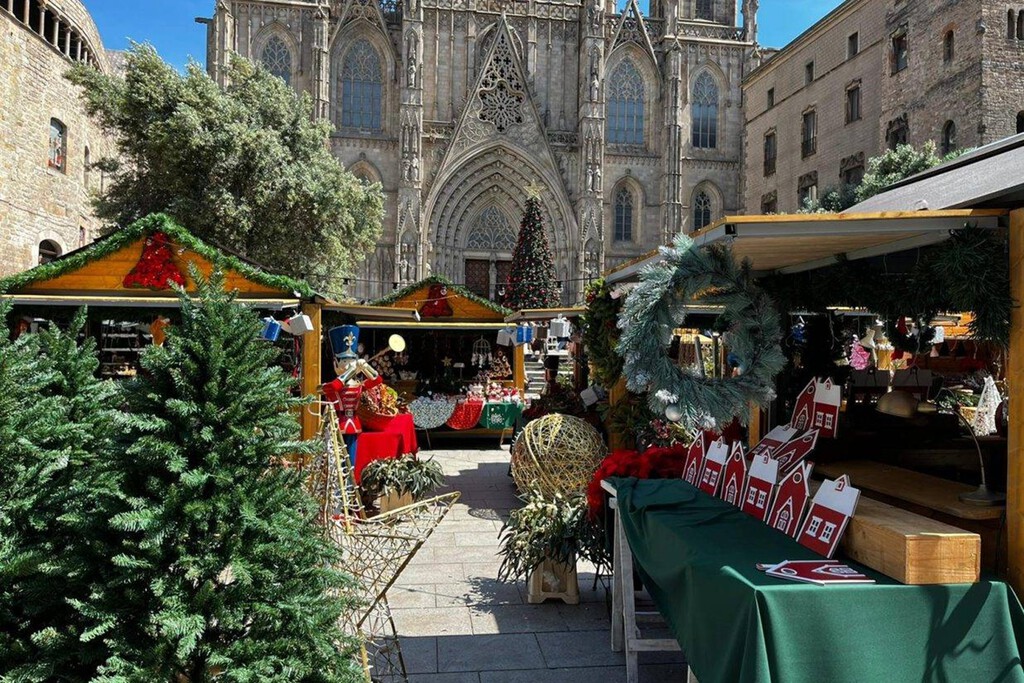 Abetos decorados, chocolate caliente y un mercadillo inmenso: así es el pueblo de Navidad más auténtico de España 