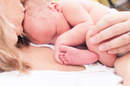 Ser madre tras el cáncer de mama es posible: el gran triunfo de la vida