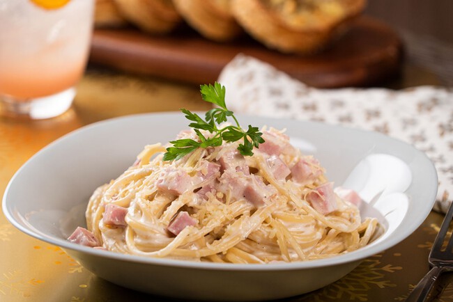 Cómo preparar espagueti blanco con crema y jamón. Receta fácil y rápida para acompañar cualquier comida-image