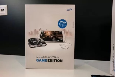 Se deja ver una Samsung Galaxy Tab 3 Game Edition con el GamePad incluido