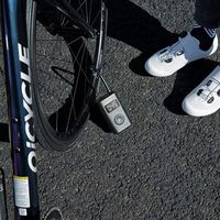 El compresor de aire más vendido de Amazon es de Xiaomi: es eléctrico, portátil y puede con cualquier neumático