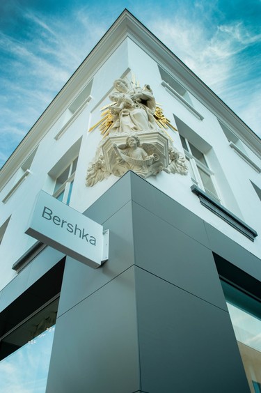 Si la primera impresión es la que cuenta, vas a alucinar con esta tienda de Bershka en Amberes 