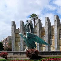 El Gobierno da un ultimátum para erradicar el "ángel" franquista de Tenerife. Los canarios no opinan igual