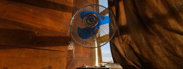 We think that the fan saves us from the heat, but above 35 degrees it achieves exactly the opposite effect.