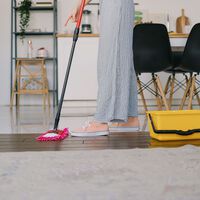 Los profesionales de la limpieza lo saben: estos cuatro trucos bastan para dejar la casa aún más limpia y sin esfuerzo
