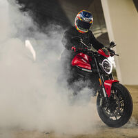 La Ducati Monster adelgaza 18 kg con ayuda del chasis de la Panigale V4 para 110 CV de magia italiana
