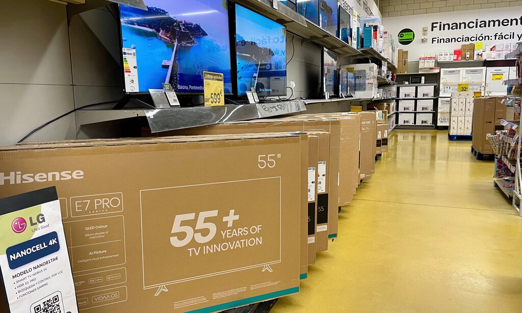 Por 52,90 euros al mes, puedes comprar en Carrefour esta tele MiniLED de 55 pulgadas y con 144 Hz