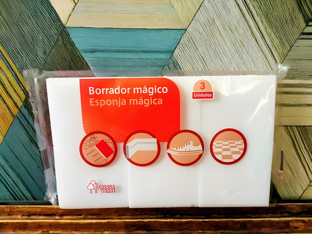 Tenía el rodapié y las puertas llenas de manchas difíciles de quitar. El borrador mágico de Mercadona fue la solución 