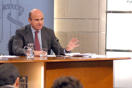 De Guindos y la senda de los eufemismos... ¿Habrá subida de IVA? Sí y no