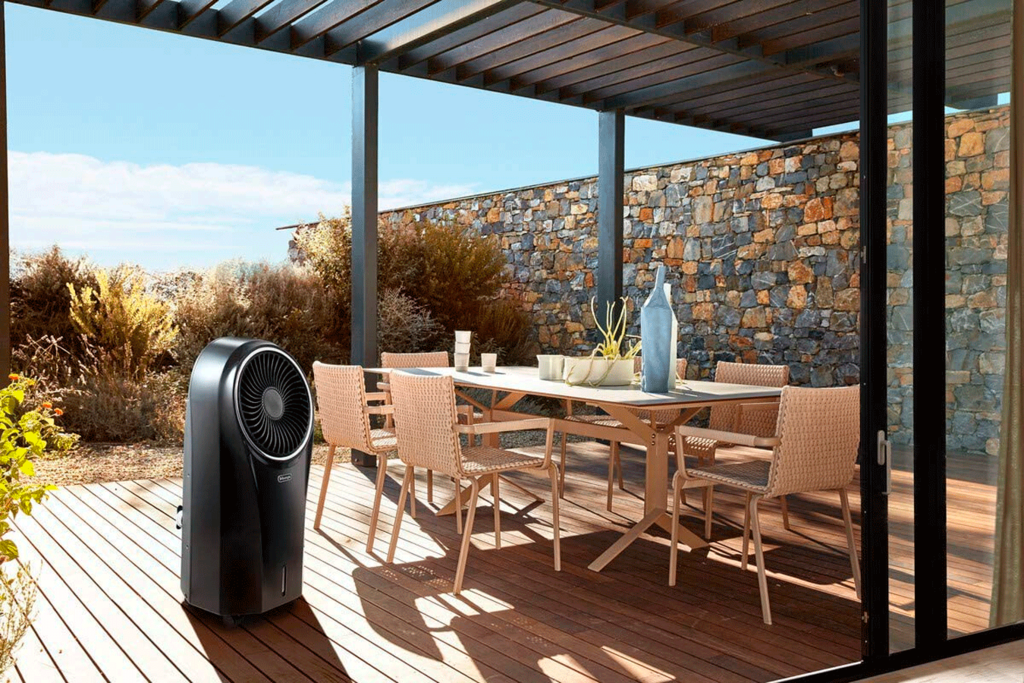 Hay aires acondicionados portátiles que no tienen tubo: cómo funcionan y consejos para su uso 