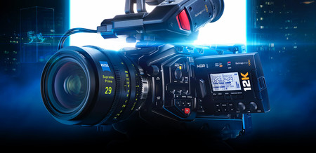 Blackmagic URSA Mini Pro 12K: la primera cámara que graba a 12K y que, además, puedes controlar por Bluetooth