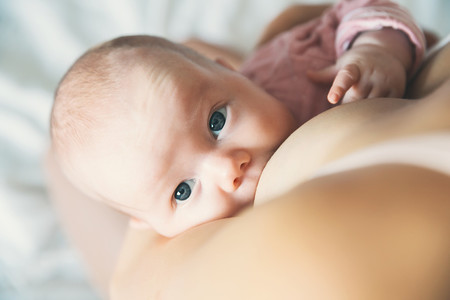 Coronavirus y lactancia materna: qué precauciones tomar si estás amamantando a tu bebé