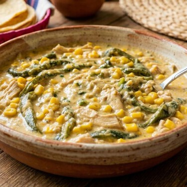 Cómo hacer pollo con rajas con crema con la receta y consejos de la chef Ana Casanova
