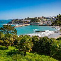 ¿Cómo es posible que este pueblo marinero de Asturias siga pasando desapercibido? Luarca tiene hasta área gratis para campers